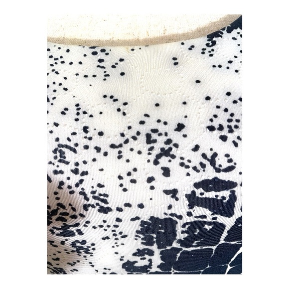 cute midi dress, white with blue crocodile pattern, cut out back, SIZE S - Picture 5 of 10